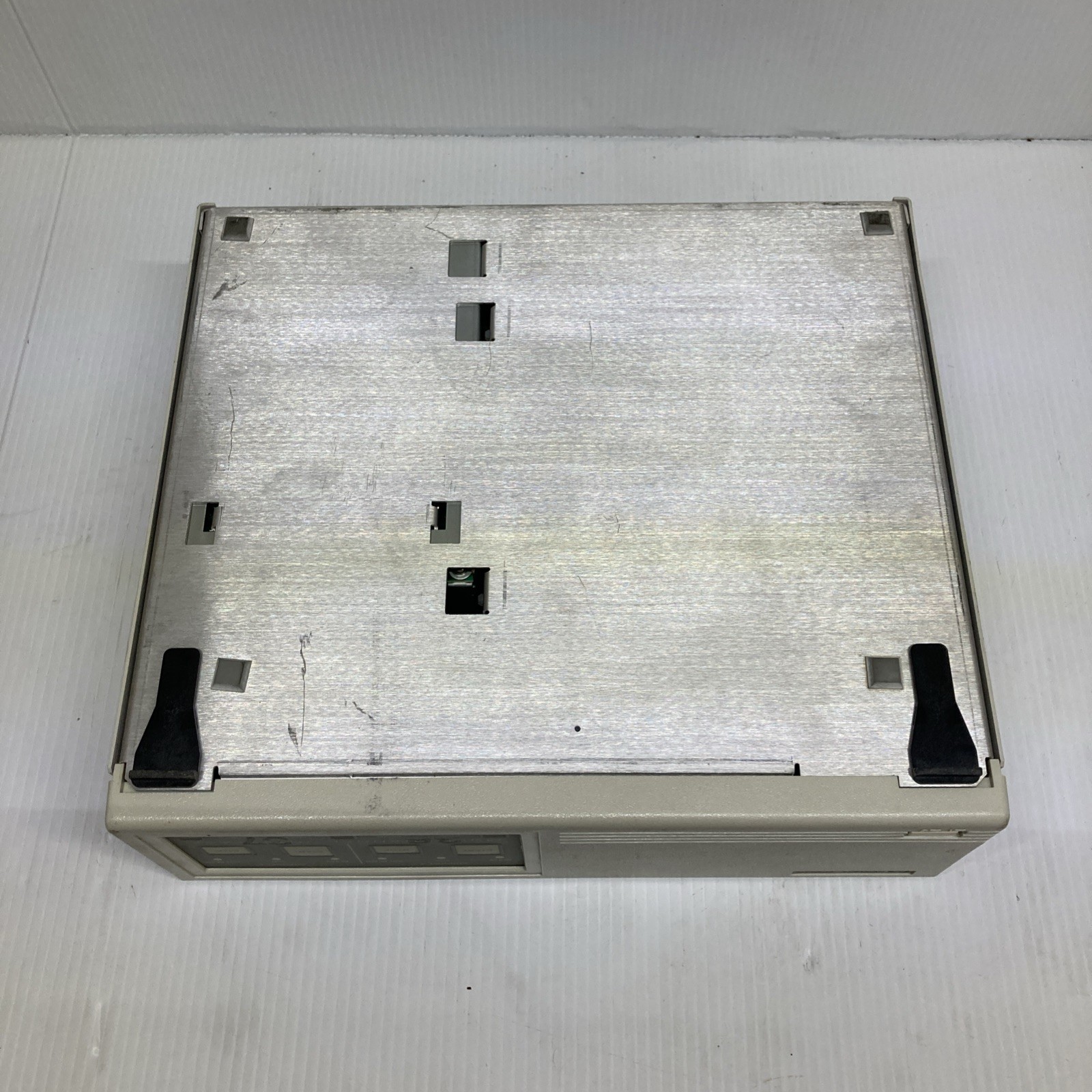 Agilent 35900E Dual Channel Multichannel Interface powers on for parts