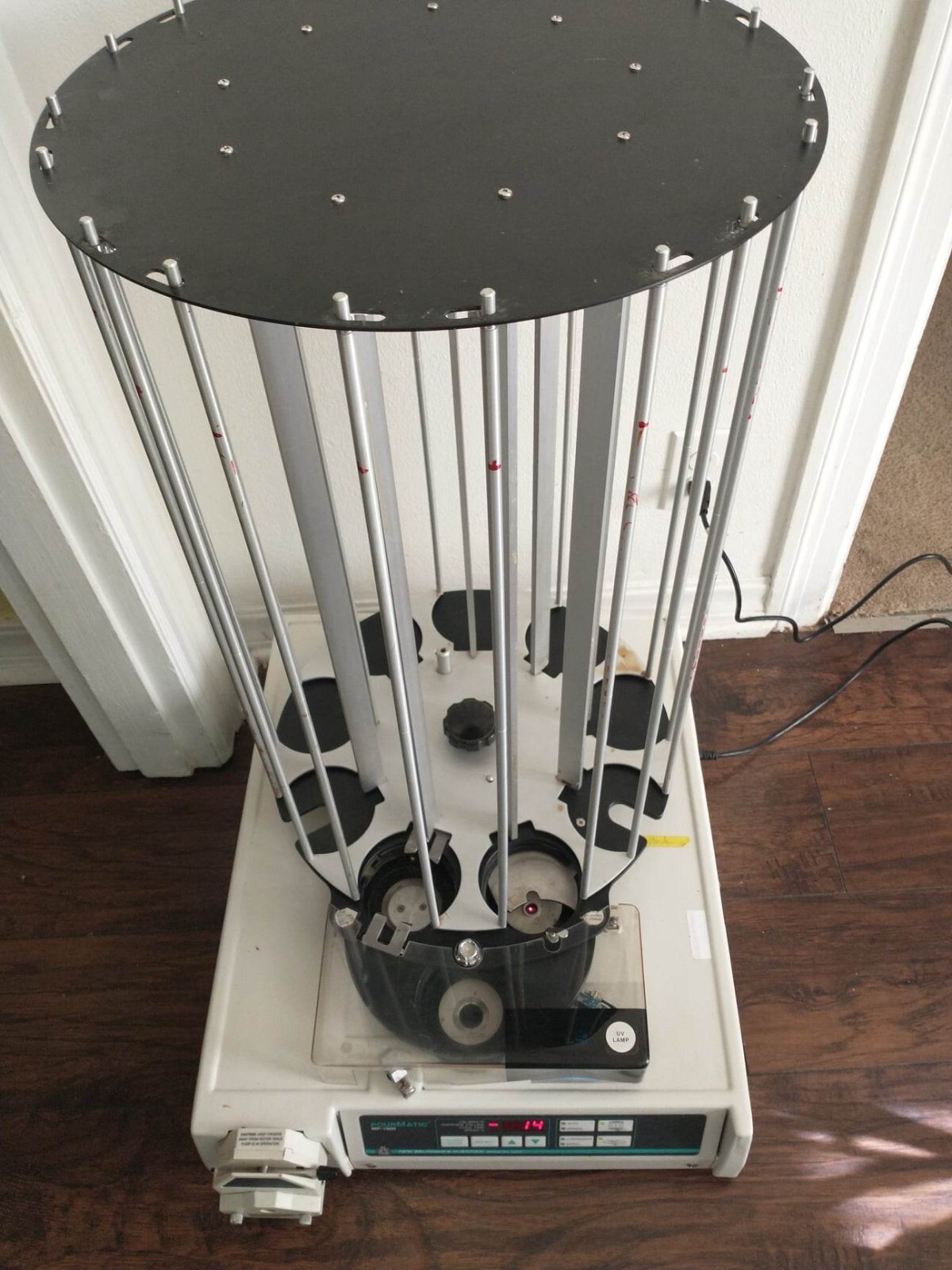 New Brunswick Scientific Co. MP-1000 Pourmatic Automated Plate Pourer
