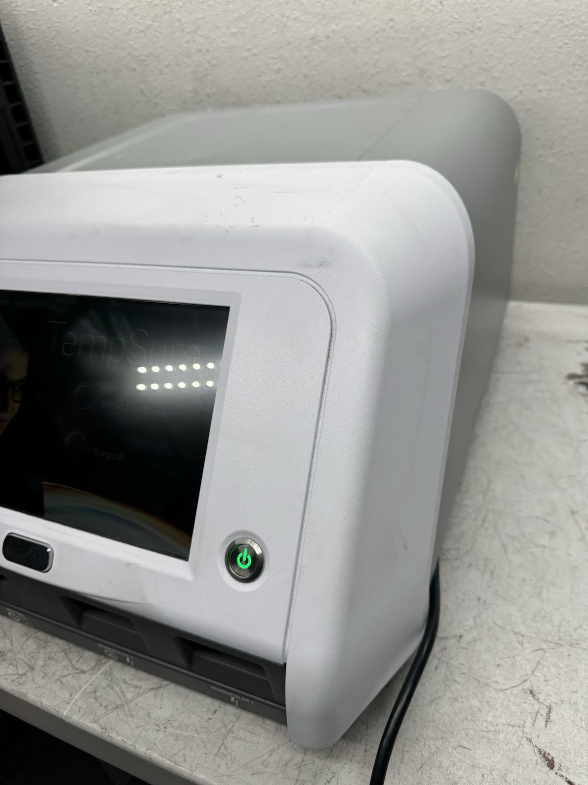 CYNOSURE TEMPSURE MACHINE UNTESTED DEVICE FOR SALE AS IS POWER ON TEST ONLY!