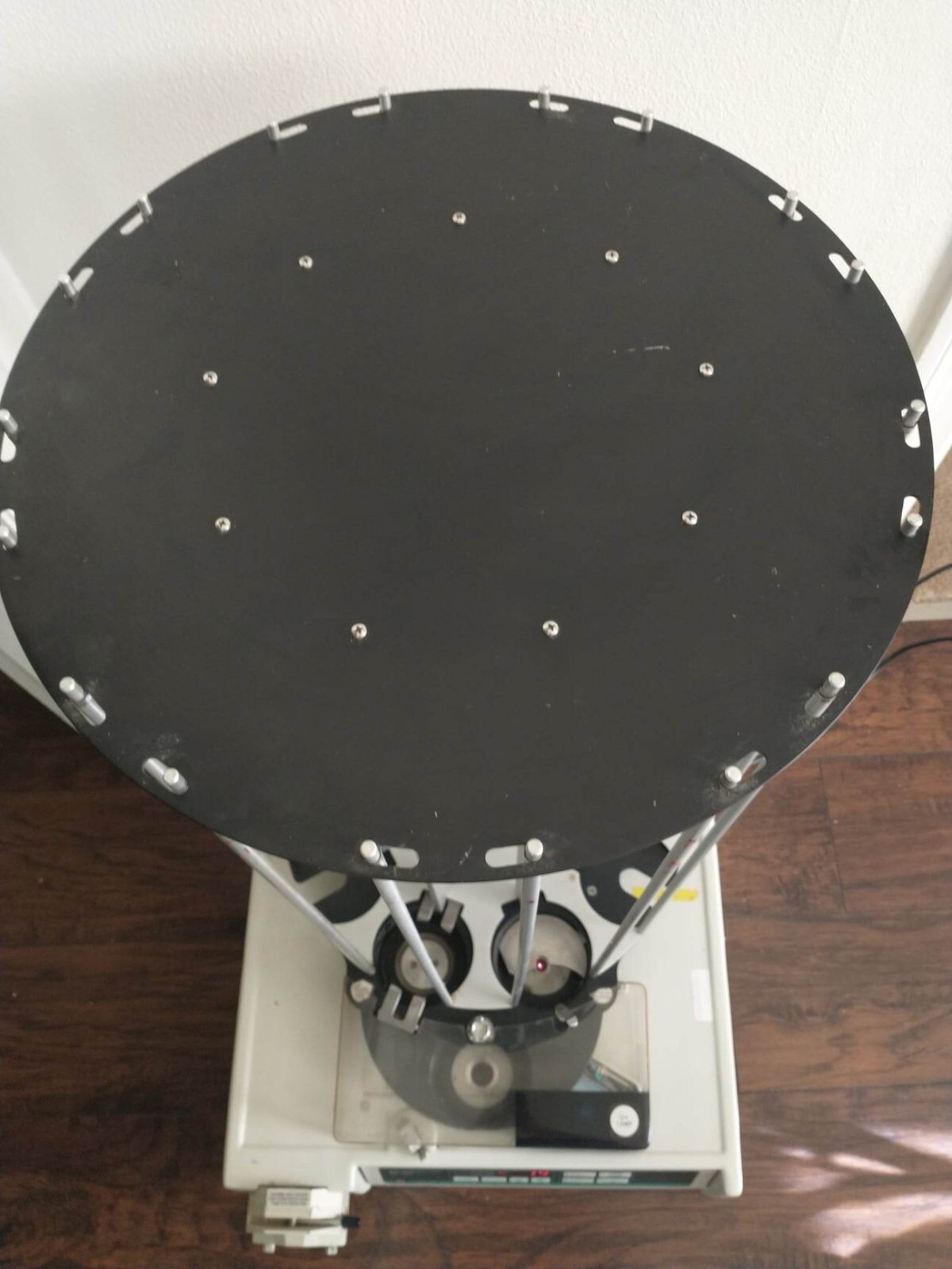 New Brunswick Scientific Co. MP-1000 Pourmatic Automated Plate Pourer