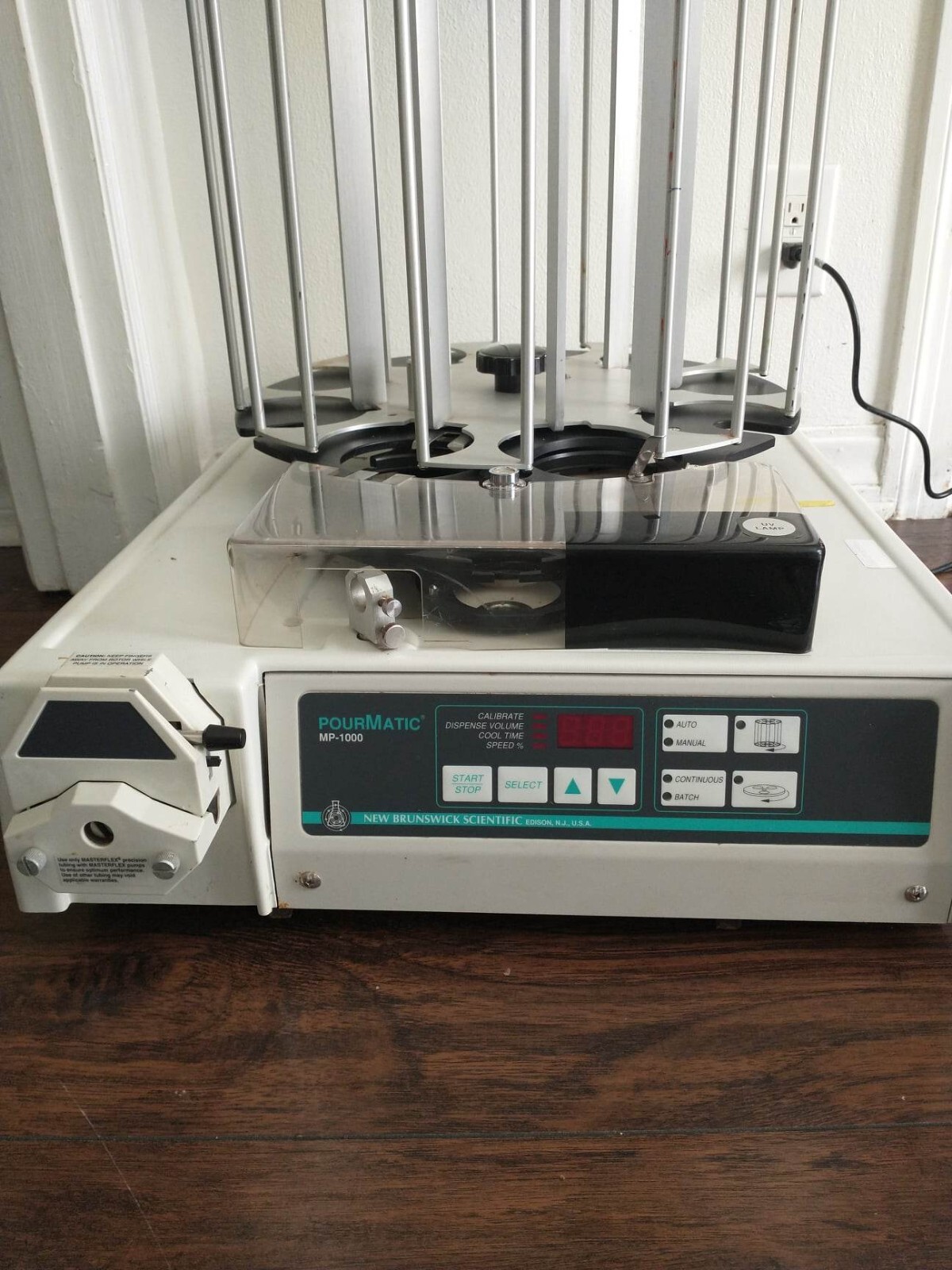 New Brunswick Scientific Co. MP-1000 Pourmatic Automated Plate Pourer
