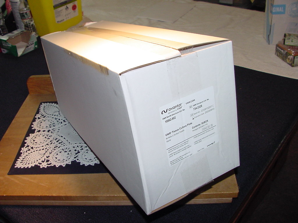 VWR Avantor 10062-902, VWR Tissue Culture Plate, 96 Wells-U, Surface Treated Box
