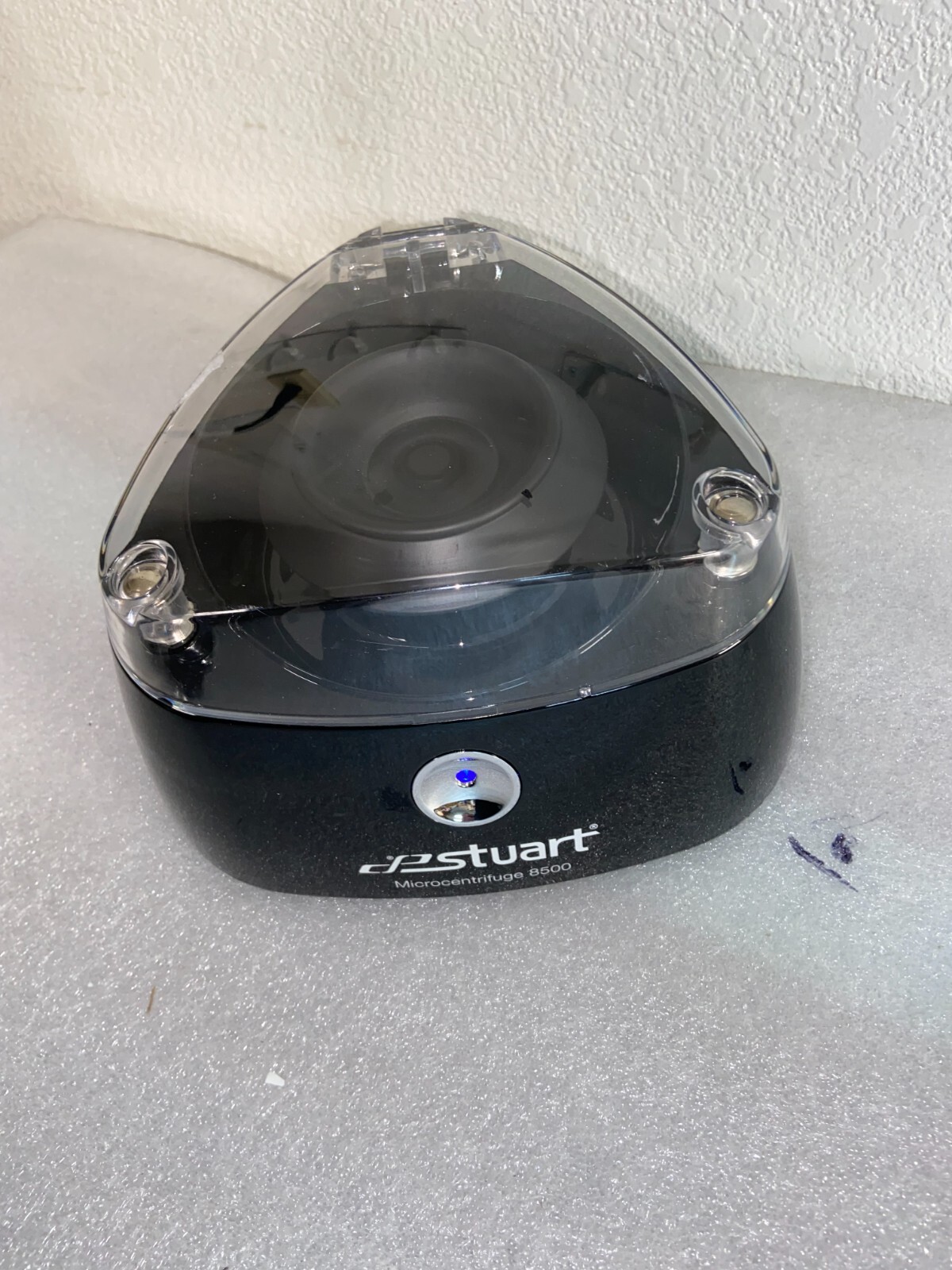 Cole Parmer Stuart 8500 Microcentrifuge, 8500 rpm; 100 to 240 VAC, 50/60 Hz