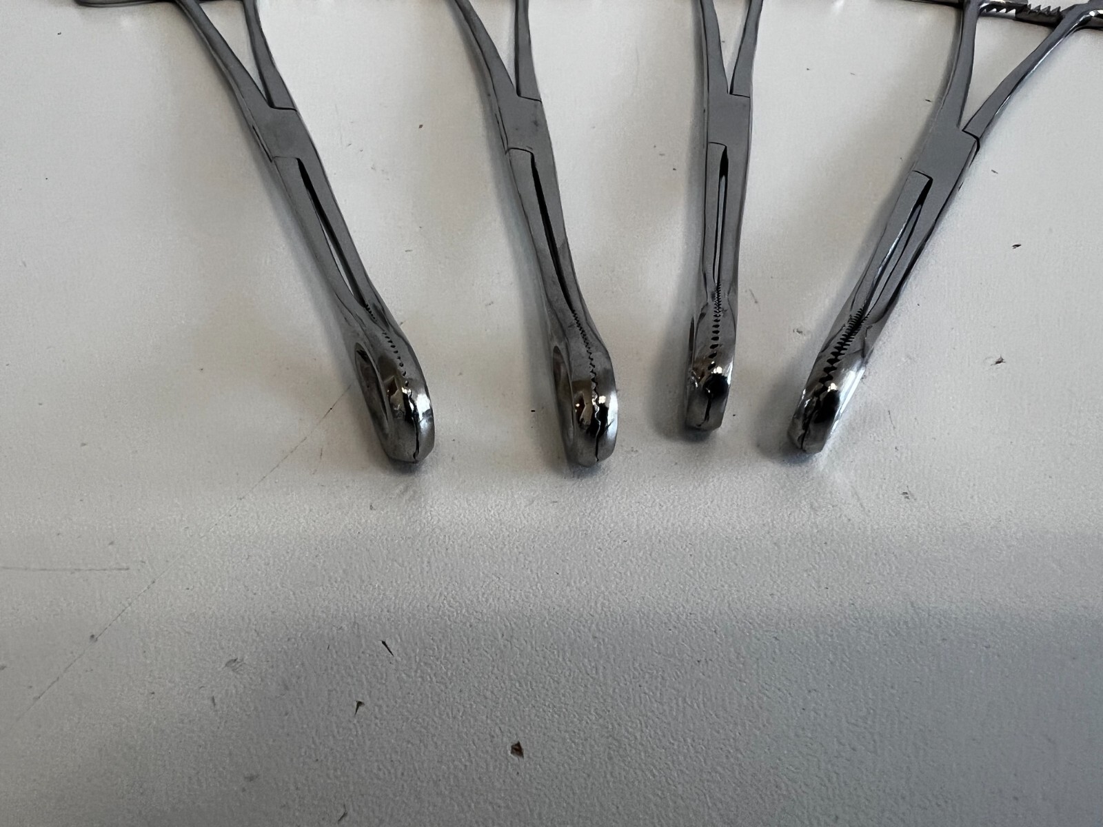 LL8: Lot of 16 Surgical Instruments