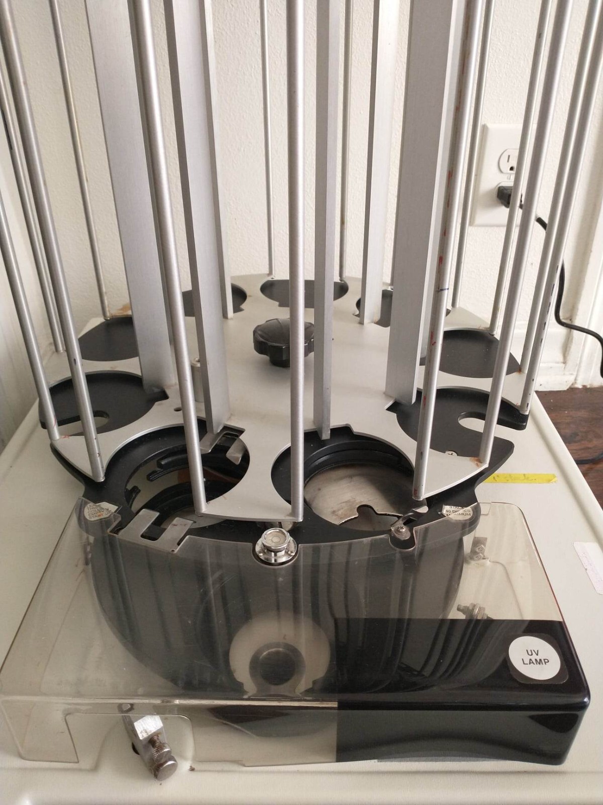 New Brunswick Scientific Co. MP-1000 Pourmatic Automated Plate Pourer