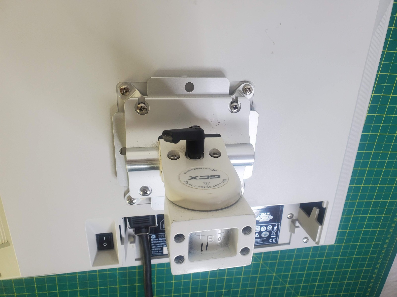 GE MDC1900-1AC 19 inch Medical Monitor 1280 x 1024 DVI VGA