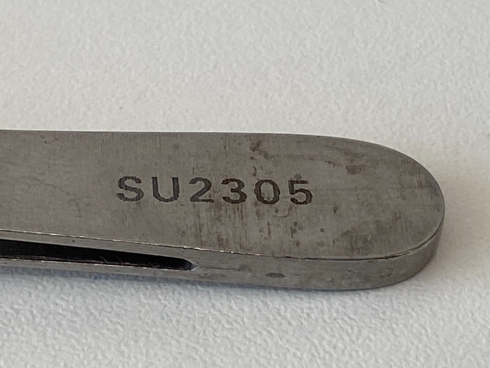 L35: V. Mueller SU2305 Surgical Dressing Forceps 8″