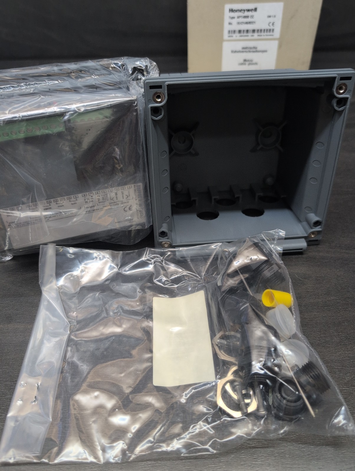 Honeywell APT4000 CC Conductivity Analyzer Module New