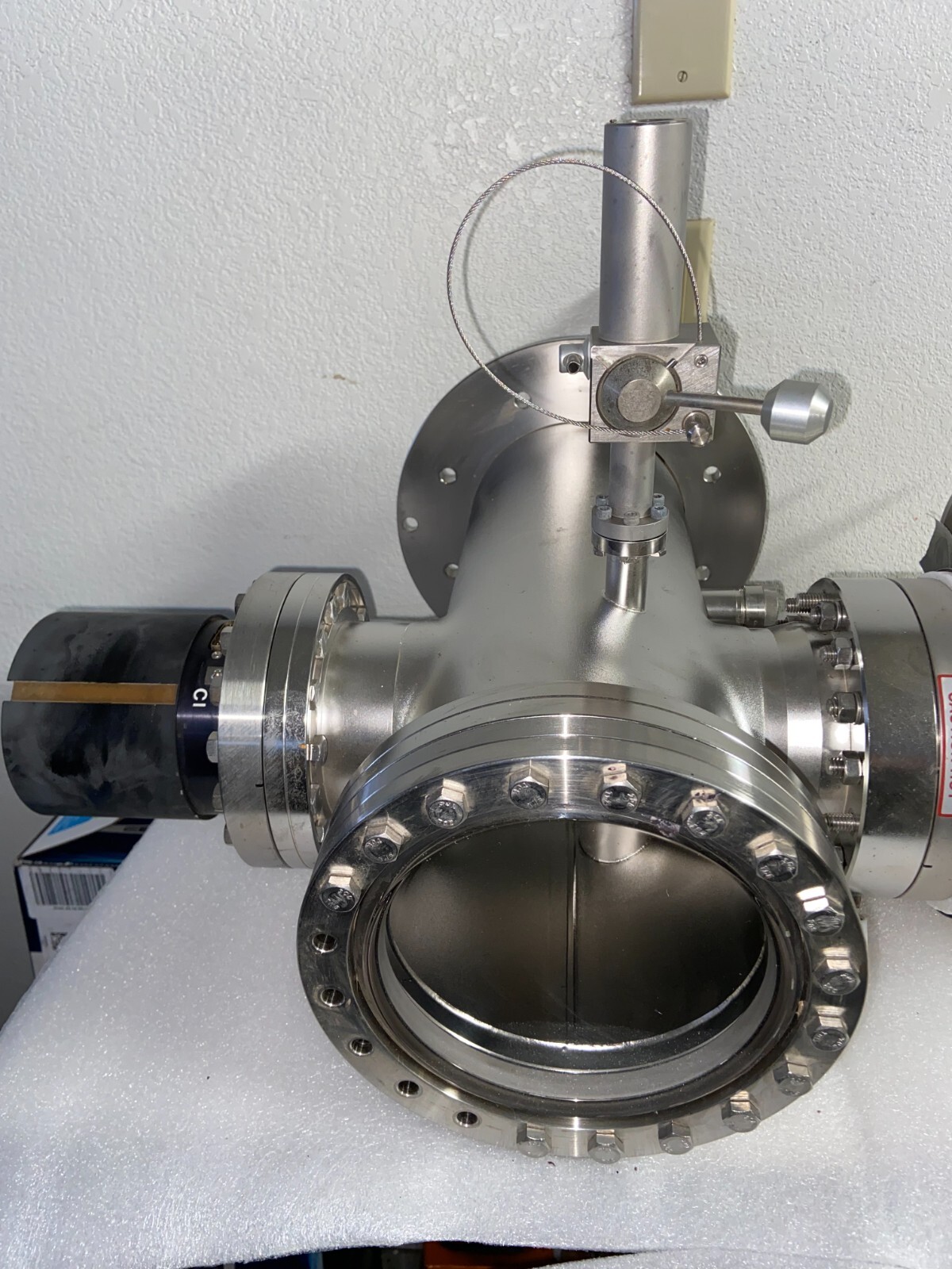 Varian MDC Stainless Steel High Vacuum Chamber for 5988A GC, Used in Lab