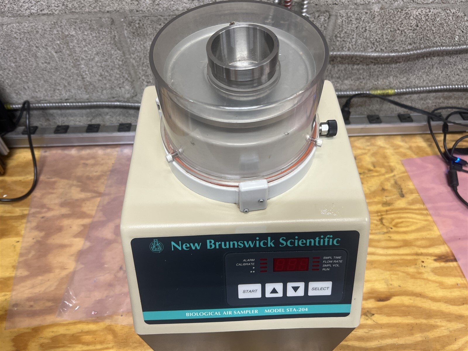 NEW BRUNSWICK SCIENTIFIC STA-204 BIOLOGICAL AIR SAMPLER (AS-IS)