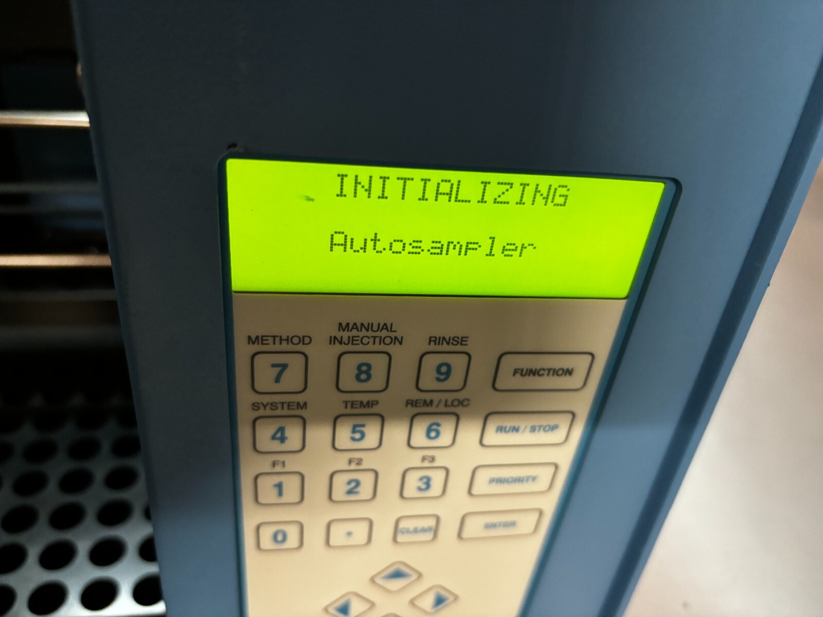 PROTEIN SIMPLE MODEL 720NV AUTOSAMLPER REV E 100-240VAC 50/60HZ SERIAL 10330 🎯